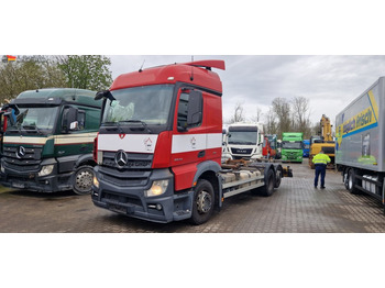 Konteineru vedējs/ Kravas automašīna ar noņemamā virsbūve MERCEDES-BENZ