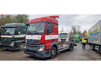 Konteineru vedējs/ Kravas automašīna ar noņemamā virsbūve MERCEDES-BENZ