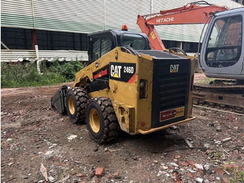 Kompaktiekrāvējs Caterpillar 246D: foto 2