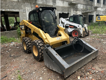 Kompaktiekrāvējs Caterpillar 246D: foto 4