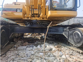 Kāpurķēžu ekskavators CATERPILLAR 320B