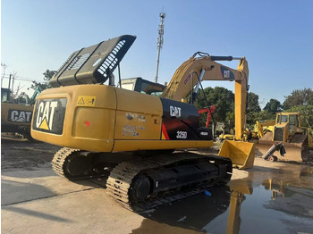 Kāpurķēžu ekskavators CATERPILLAR 325D