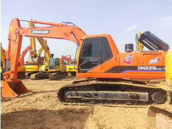 Kāpurķēžu ekskavators DOOSAN DH225