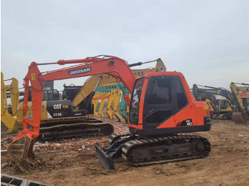 Kāpurķēžu ekskavators DOOSAN DX80