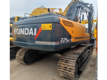 Kāpurķēžu ekskavators HYUNDAI