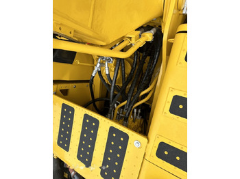 Kāpurķēžu ekskavators Komatsu PC220-8: foto 5