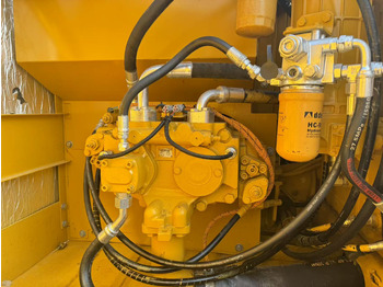 Kāpurķēžu ekskavators CAT 320CL: foto 5