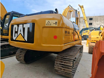 Kāpurķēžu ekskavators CATERPILLAR 320D2