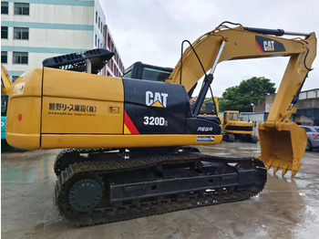 Kāpurķēžu ekskavators CATERPILLAR 320D2