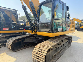 Kāpurķēžu ekskavators CATERPILLAR 330D2: foto 2