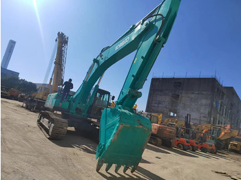 Kāpurķēžu ekskavators KOBELCO
