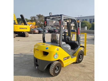 Dīzeļiekrāvējs KOMATSU FD30: foto 2 Dīzeļiekrāvējs KOMATSU FD30: foto 2