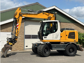 Riteņu ekskavators LIEBHERR A 914