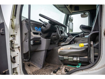 Interior photo 1: Kravas automašīna pašizgāzējs Renault PREMIUM 320
