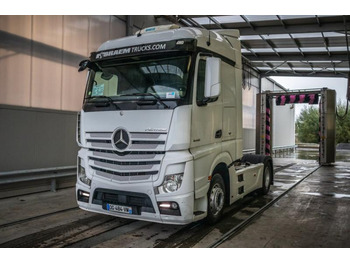 Vilcējs MERCEDES-BENZ Actros 1845