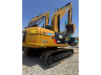Kāpurķēžu ekskavators CATERPILLAR 320D2