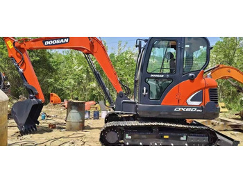 Kāpurķēžu ekskavators DOOSAN DX60