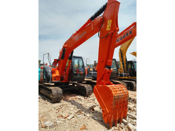 Kāpurķēžu ekskavators HITACHI ZX135