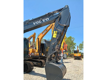 Jaunā Kāpurķēžu ekskavators Volvo EC 140: foto 2