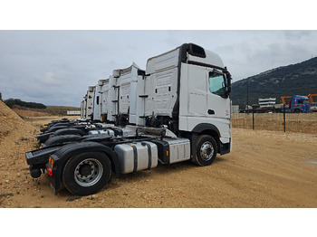 Vilcējs MERCEDES-BENZ Actros 1851