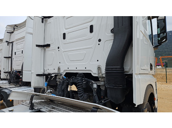Vilcējs Mercedes-Benz Actros 1851: foto 2