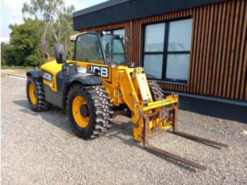Teleskopiskais iekrāvējs JCB