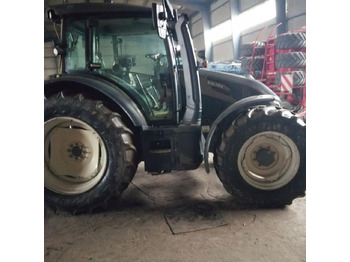 Traktors VALTRA