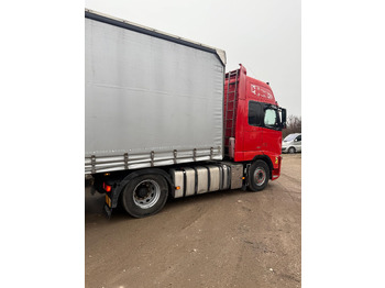 Vilcējs VOLVO FH440: foto 3