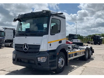 Pacēlājs ar āķi MERCEDES-BENZ Actros 2543