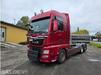Pacēlājs ar āķi MAN TGX 26.480