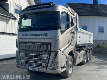 Kravas automašīna pašizgāzējs VOLVO FH16 750