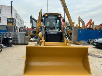 Ekskavators-iekrāvējs CATERPILLAR 420F2