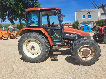 Traktors NEW HOLLAND