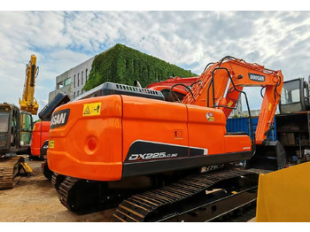 Kāpurķēžu ekskavators DOOSAN DX225LC