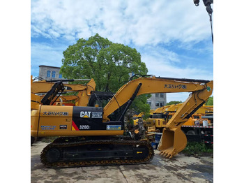 Kāpurķēžu ekskavators CATERPILLAR 320D2