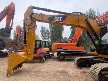 Kāpurķēžu ekskavators CATERPILLAR 320DL
