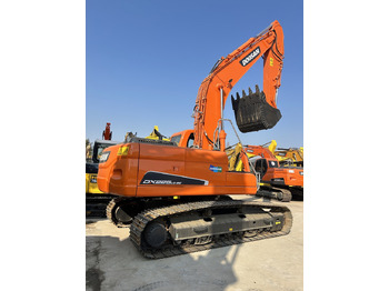 Kāpurķēžu ekskavators DOOSAN DX225LC