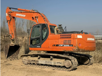 Kāpurķēžu ekskavators DOOSAN DX225LC