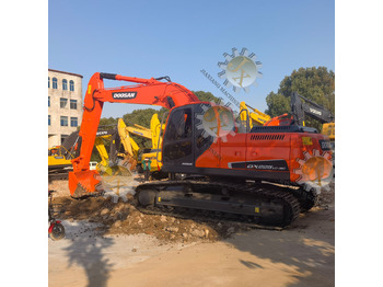 Kāpurķēžu ekskavators DOOSAN DX225LC