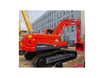 Kāpurķēžu ekskavators DOOSAN DX225