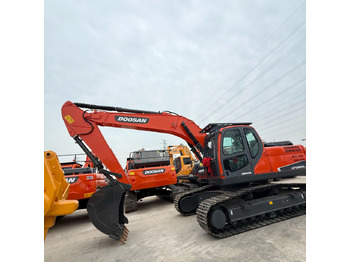Kāpurķēžu ekskavators DOOSAN DX225