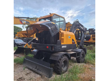 Riteņu ekskavators HYUNDAI