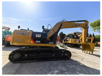 Kāpurķēžu ekskavators CATERPILLAR 320D