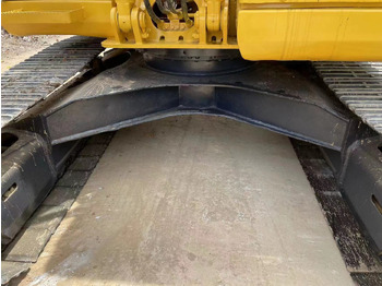 Kāpurķēžu ekskavators Komatsu PC130-7 excavator: foto 3