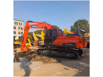 Kāpurķēžu ekskavators DOOSAN DX225