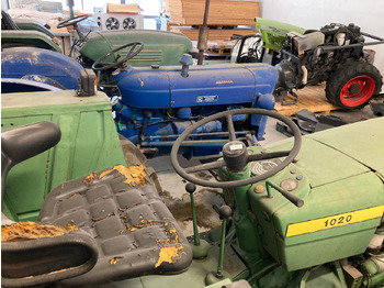 Traktors JOHN DEERE 1020: foto 2
