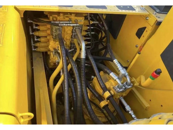 Kāpurķēžu ekskavators Komatsu PC 200-8: foto 3