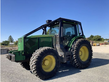 Traktors JOHN DEERE 6215R