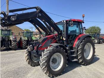 Traktors VALTRA