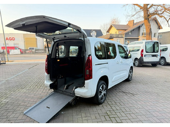 Vieglā automašīna OPEL